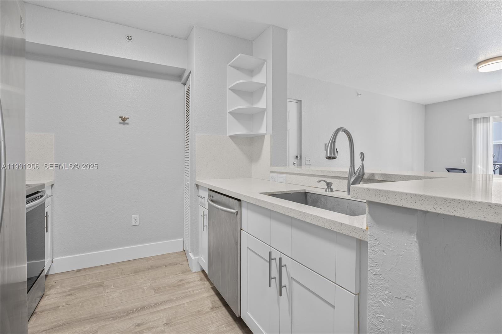 VISTA TRACE 8 CONDO - Residential