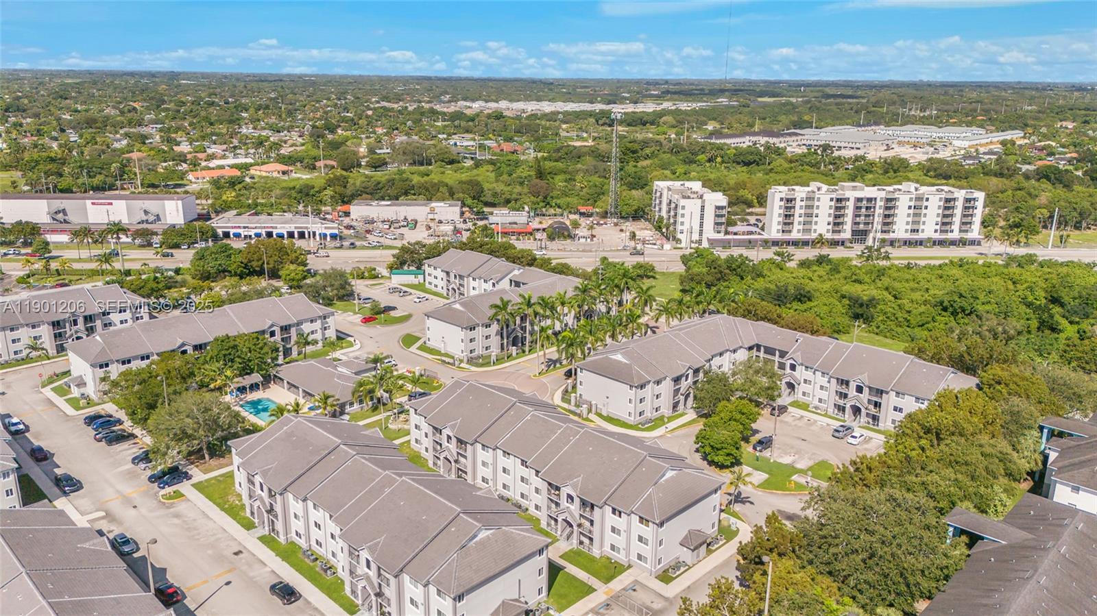 VISTA TRACE 8 CONDO - Residential