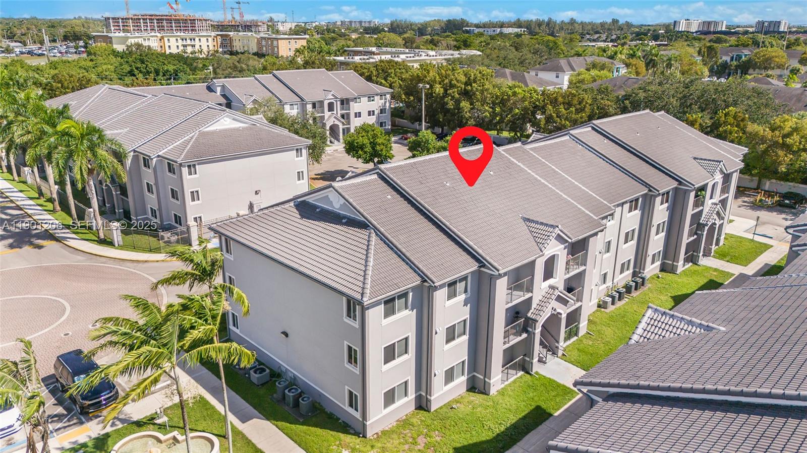 VISTA TRACE 8 CONDO - Residential