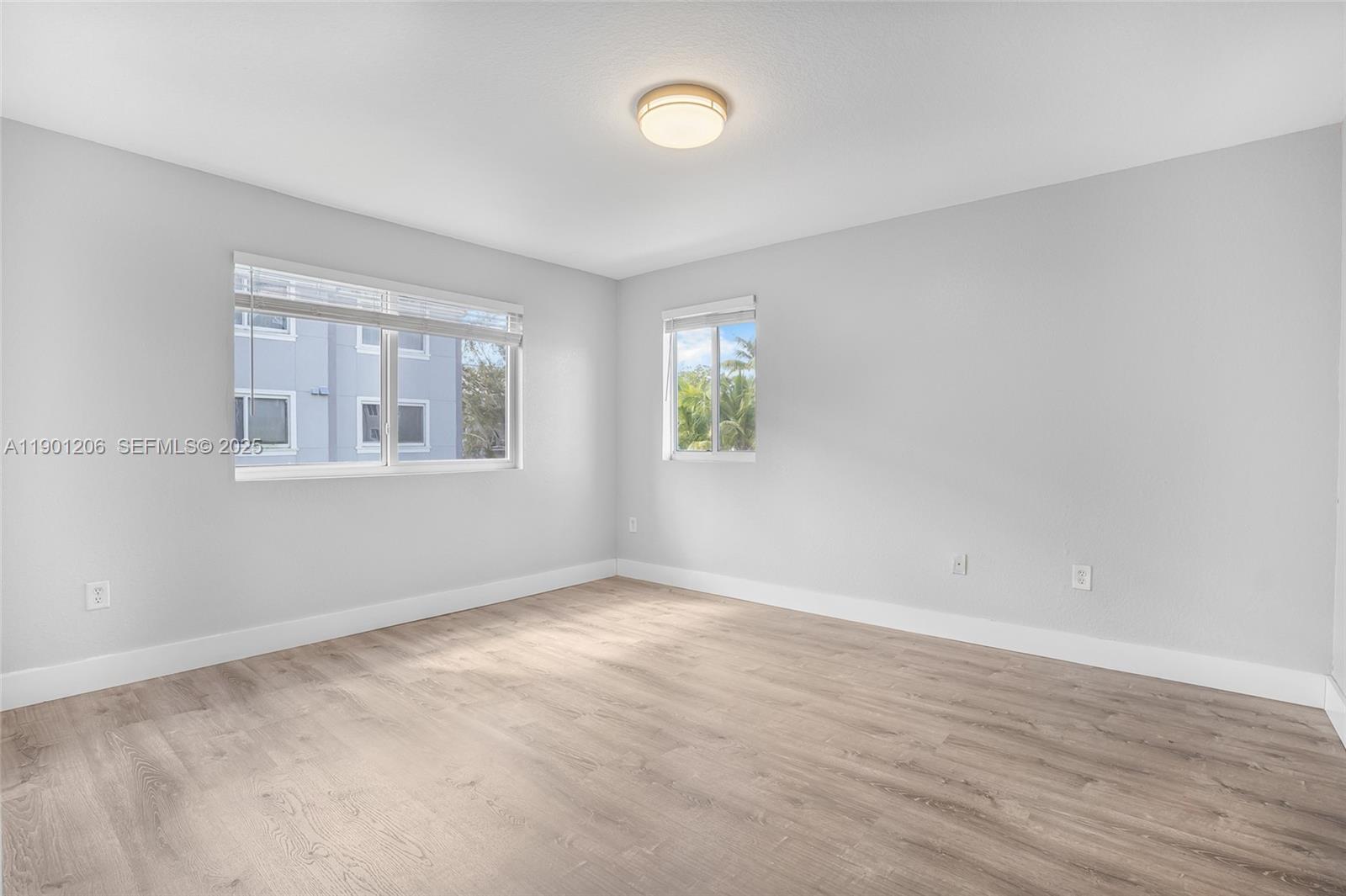 VISTA TRACE 8 CONDO - Residential