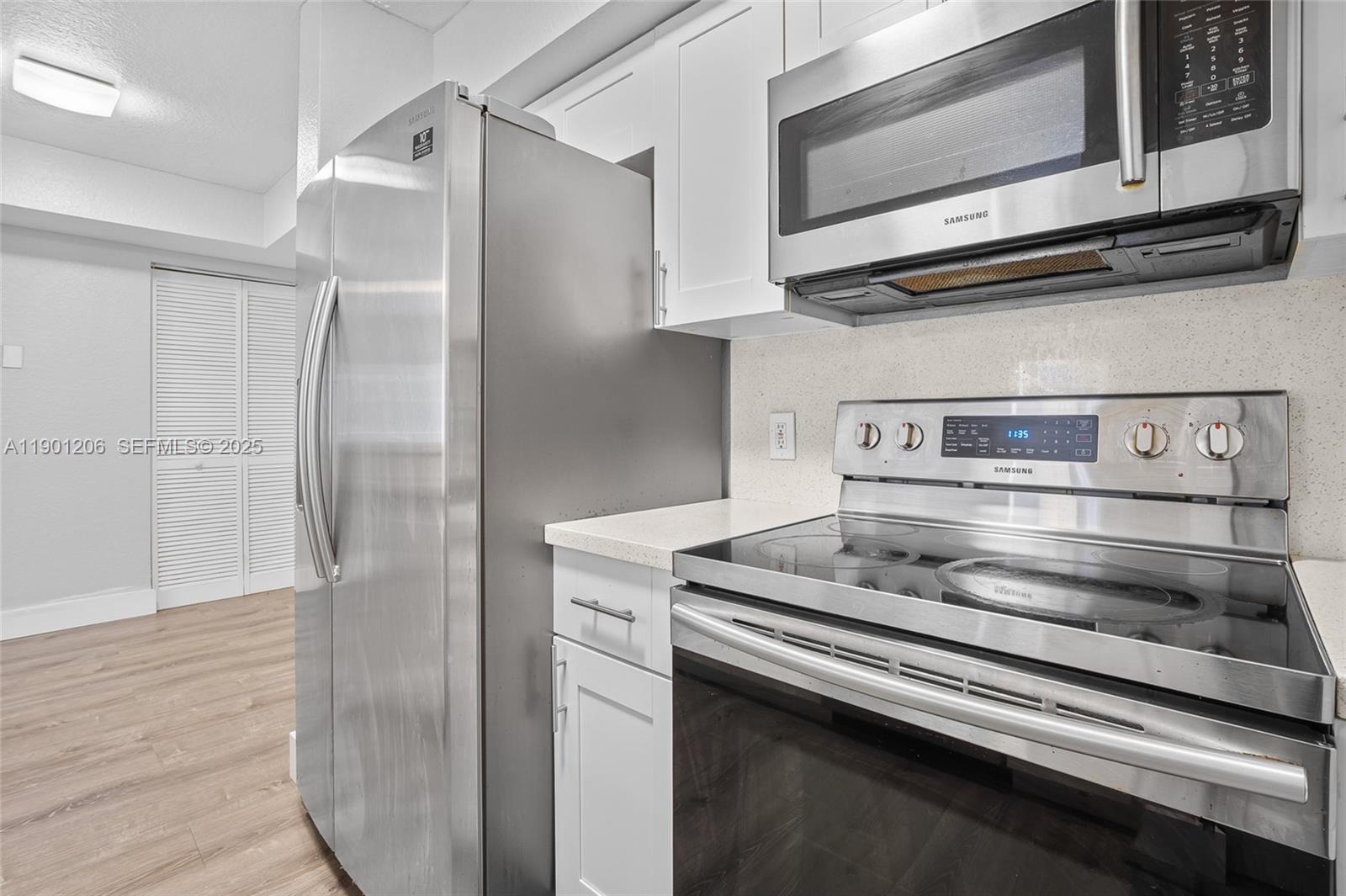 VISTA TRACE 8 CONDO - Residential