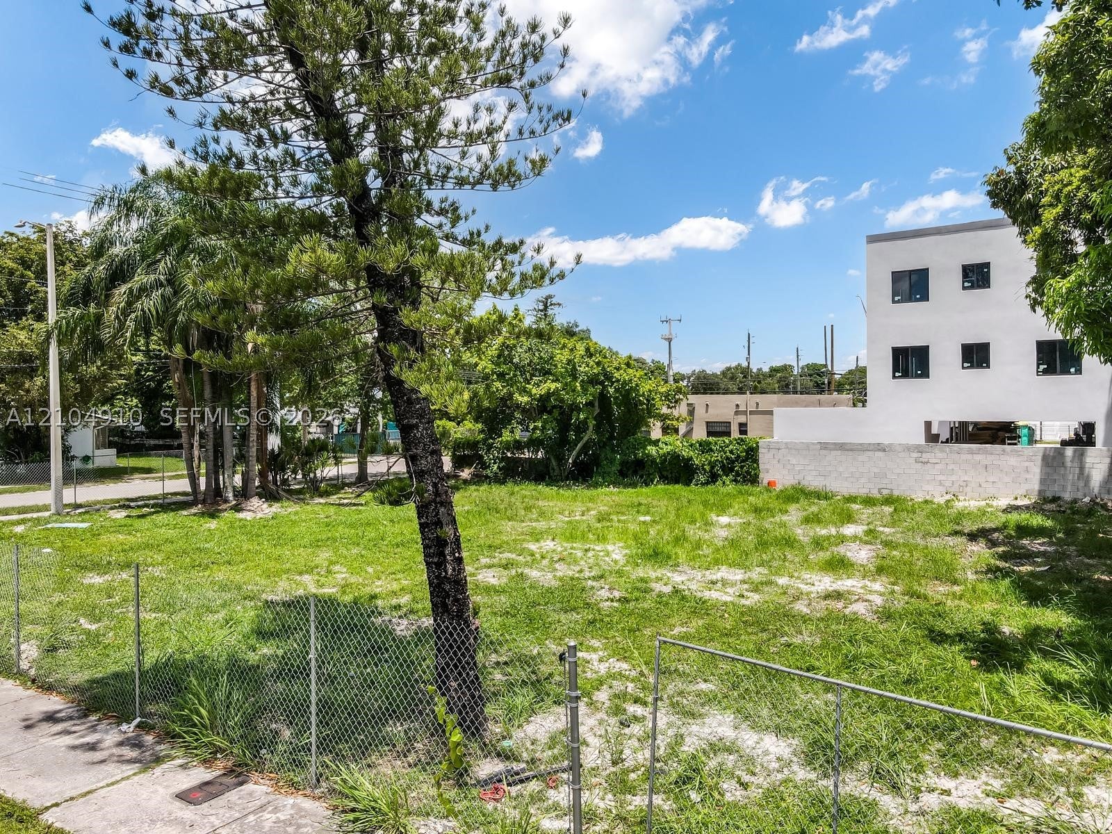 2895 NW 45th St