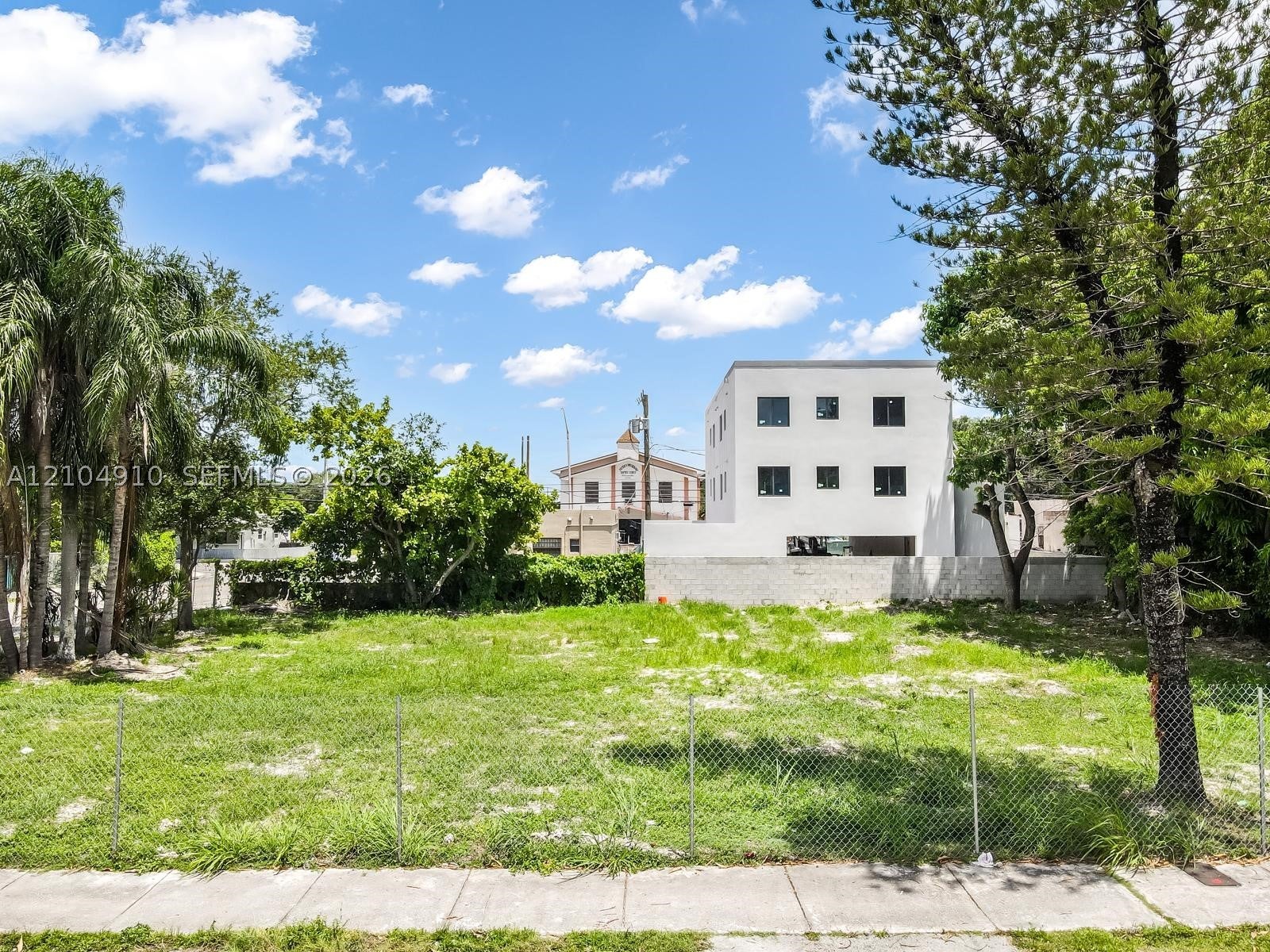 2895 NW 45th St