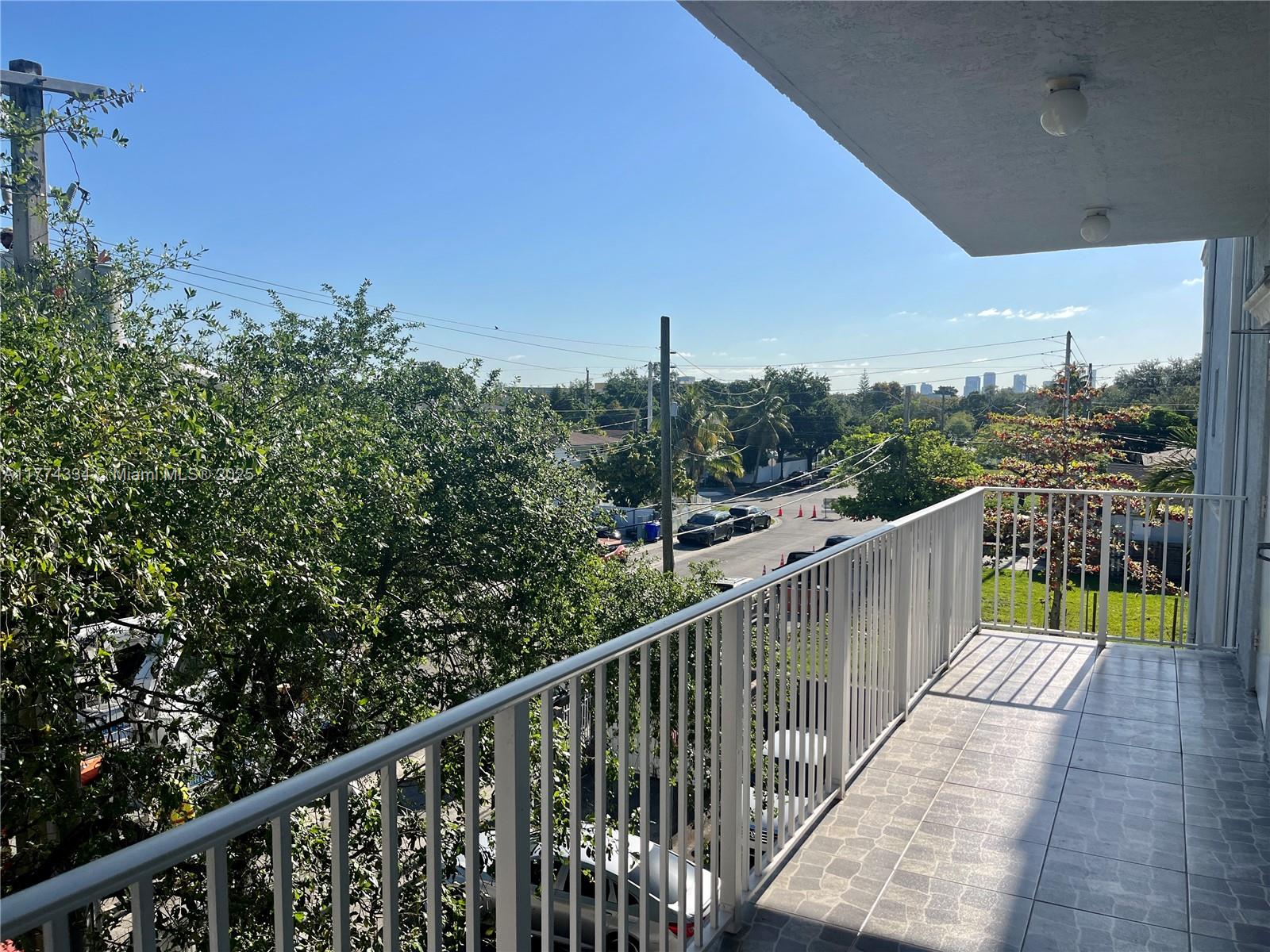 Property for Sale at 2536 Nw 24th St 3H, Miami, Broward County, Florida - Bedrooms: 1 
Bathrooms: 1  - $175,000