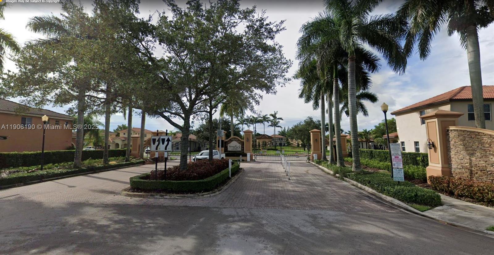 Spectacular Home in Desirable Area in a Gated Community of Ventanas del Sol. This meticulously home features
impact windows, high ceilings & recessed lighting. Spacious Kitchen with Granite countertops. Many more features.
A must see