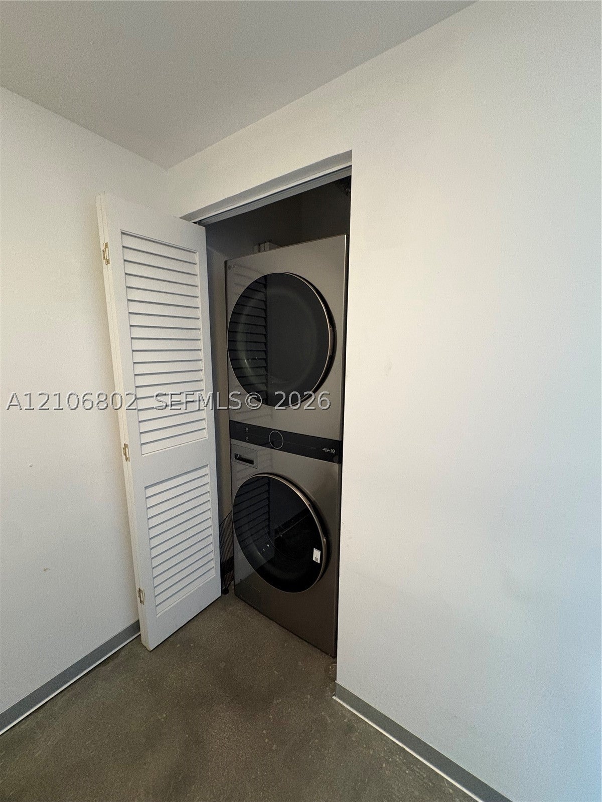690 SW 1st Ct 1212