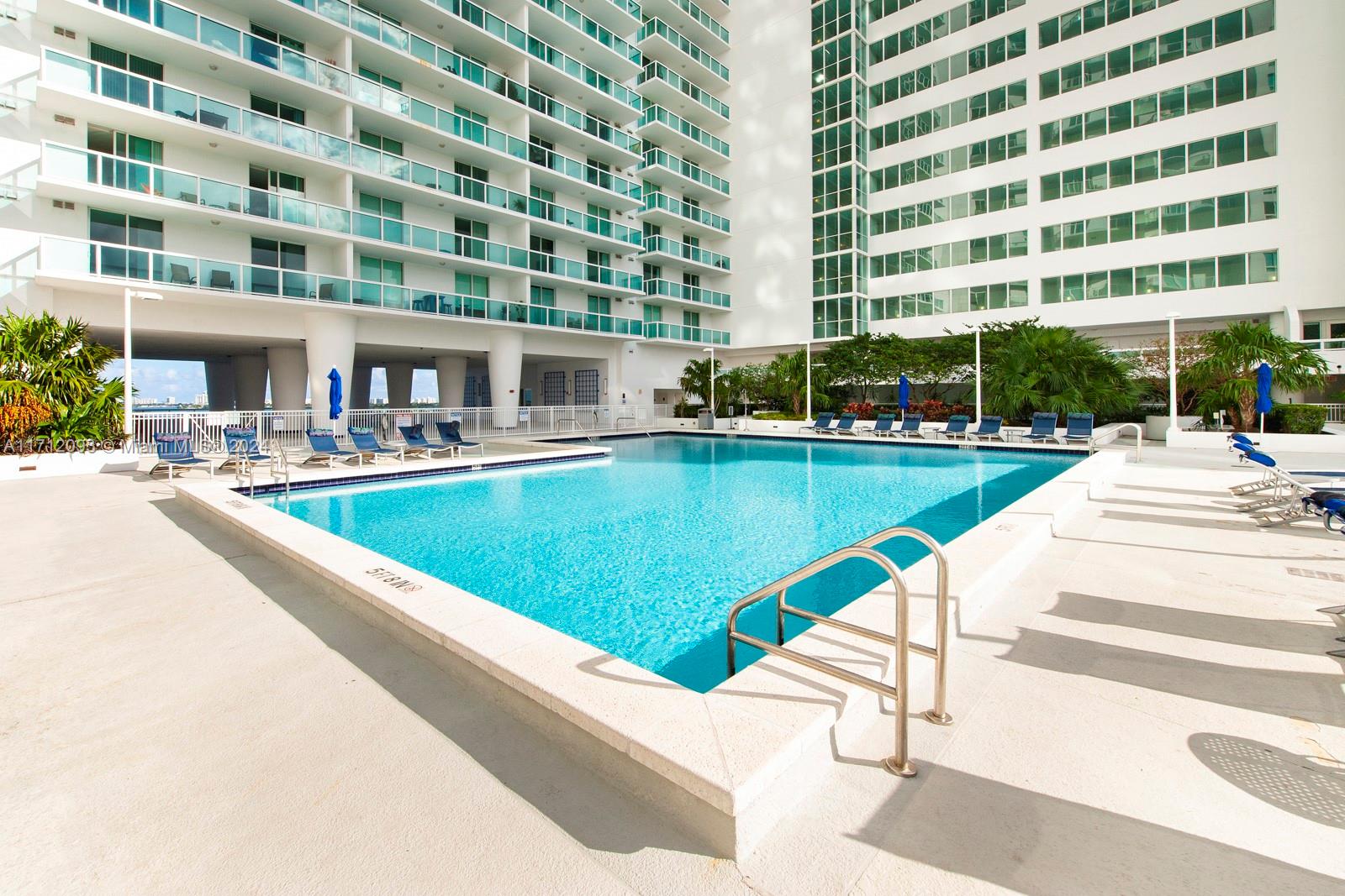1800 N Bayshore Dr 2002
