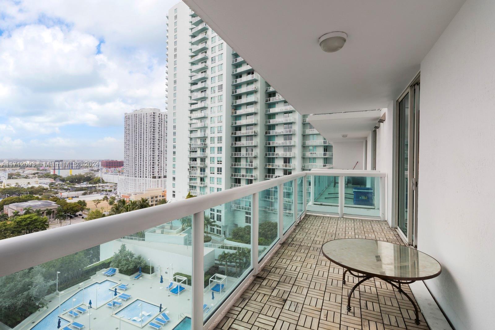 1800 N Bayshore Dr 2002