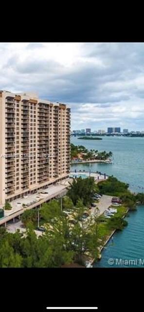 CRICKET CLUB CONDO - Residential