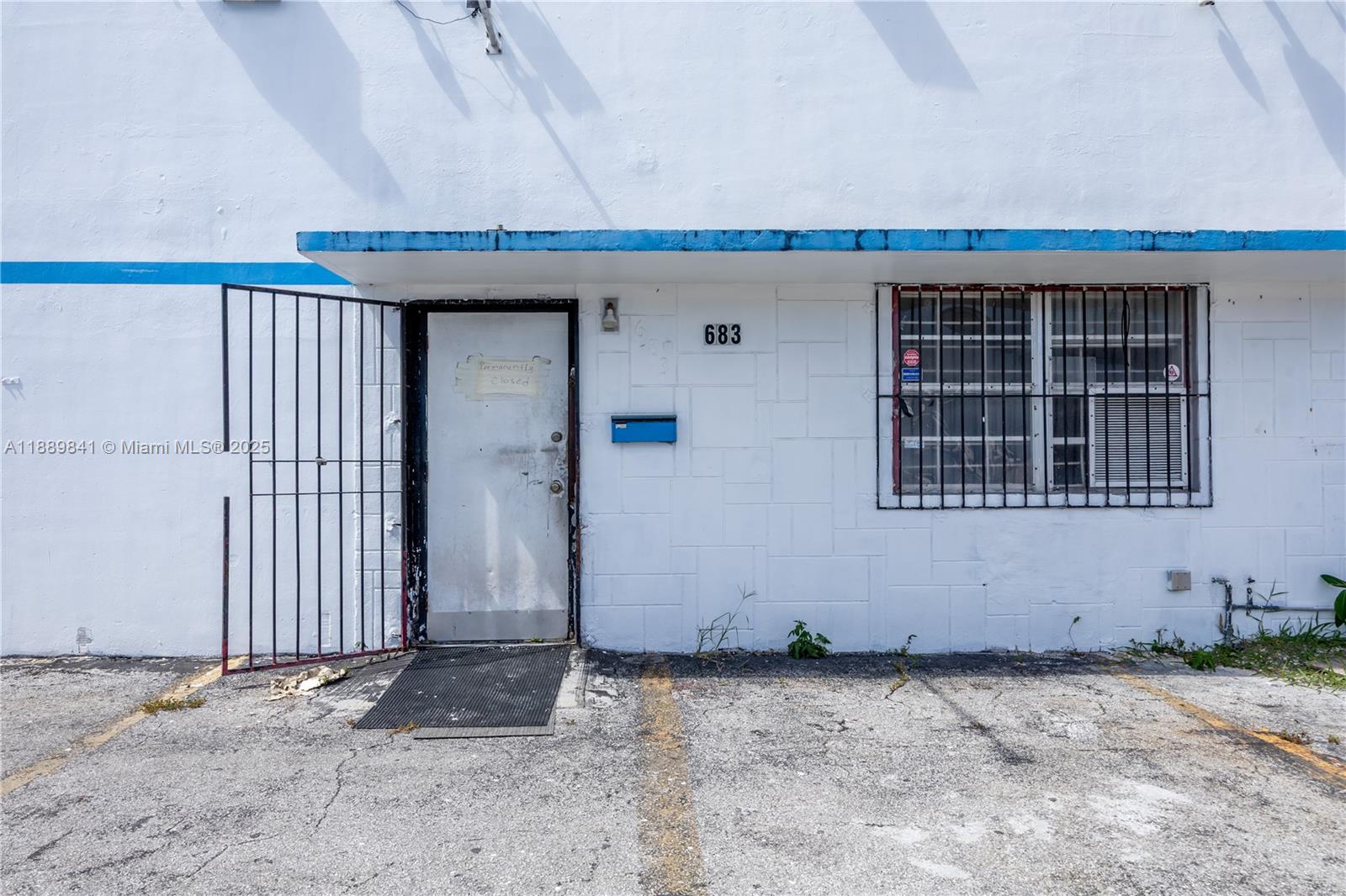 683 W 26th St
