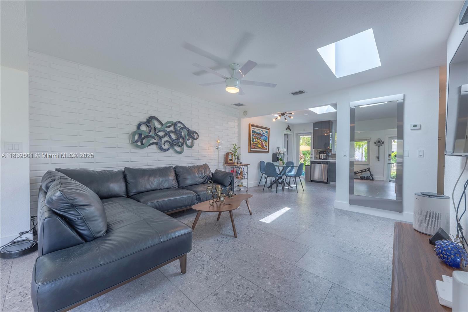 DIXIE GARDENS - Residential