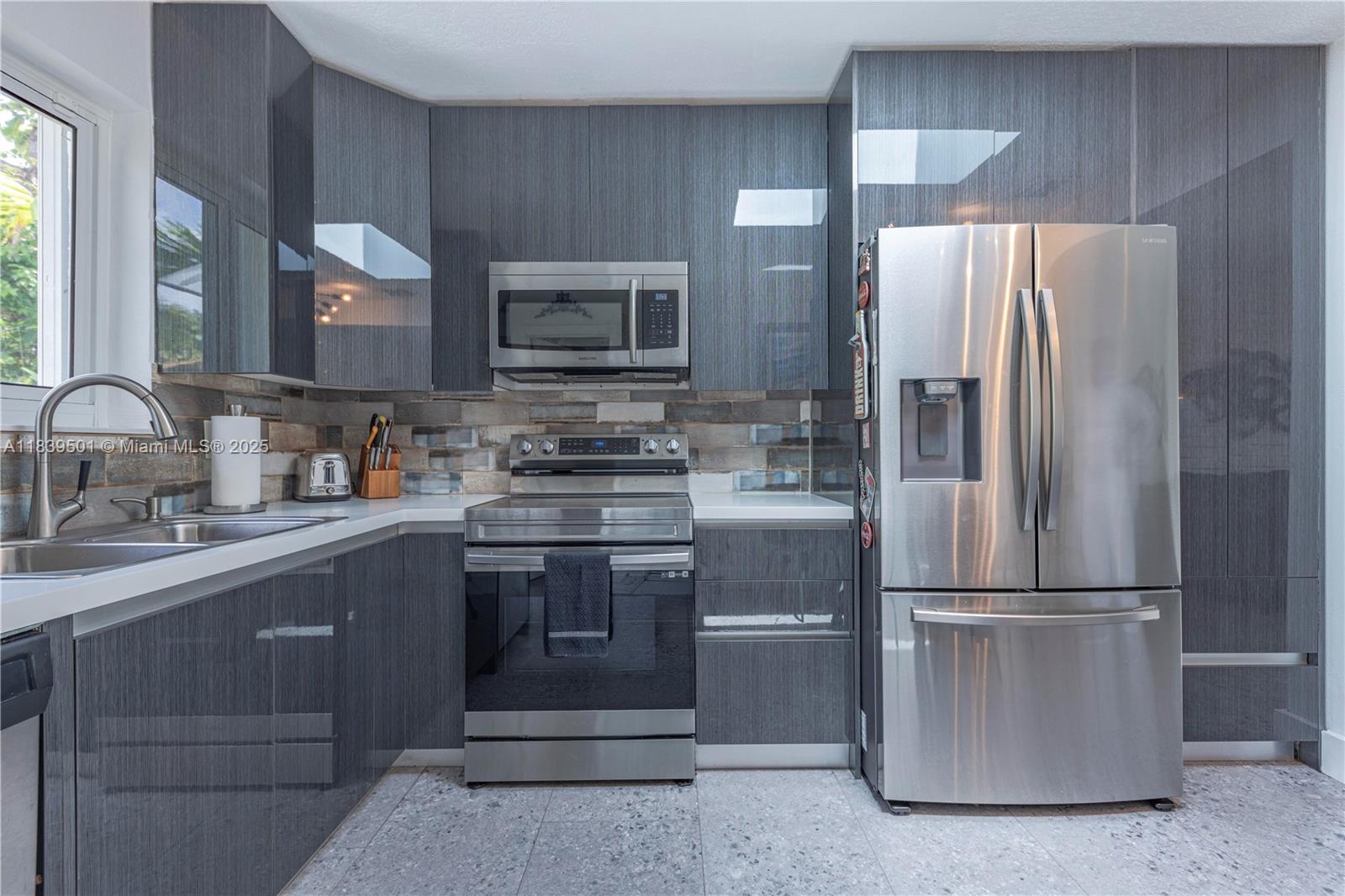 DIXIE GARDENS - Residential