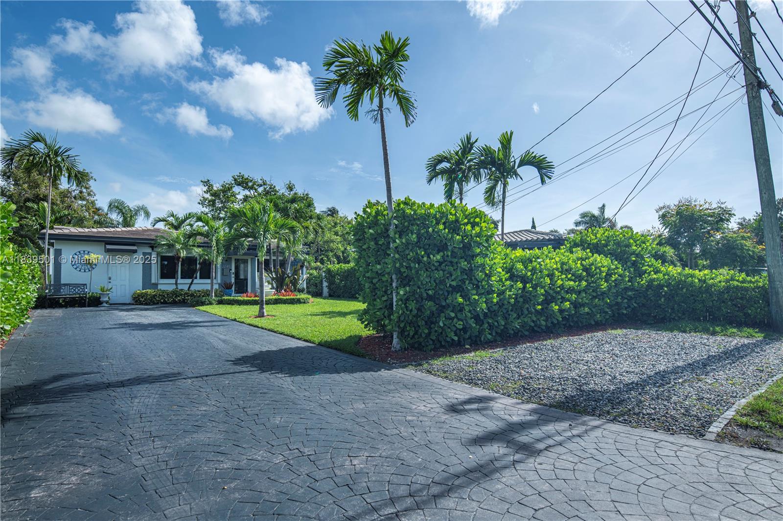 DIXIE GARDENS - Residential