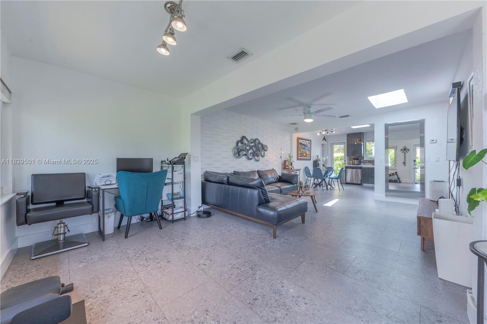 DIXIE GARDENS - Residential