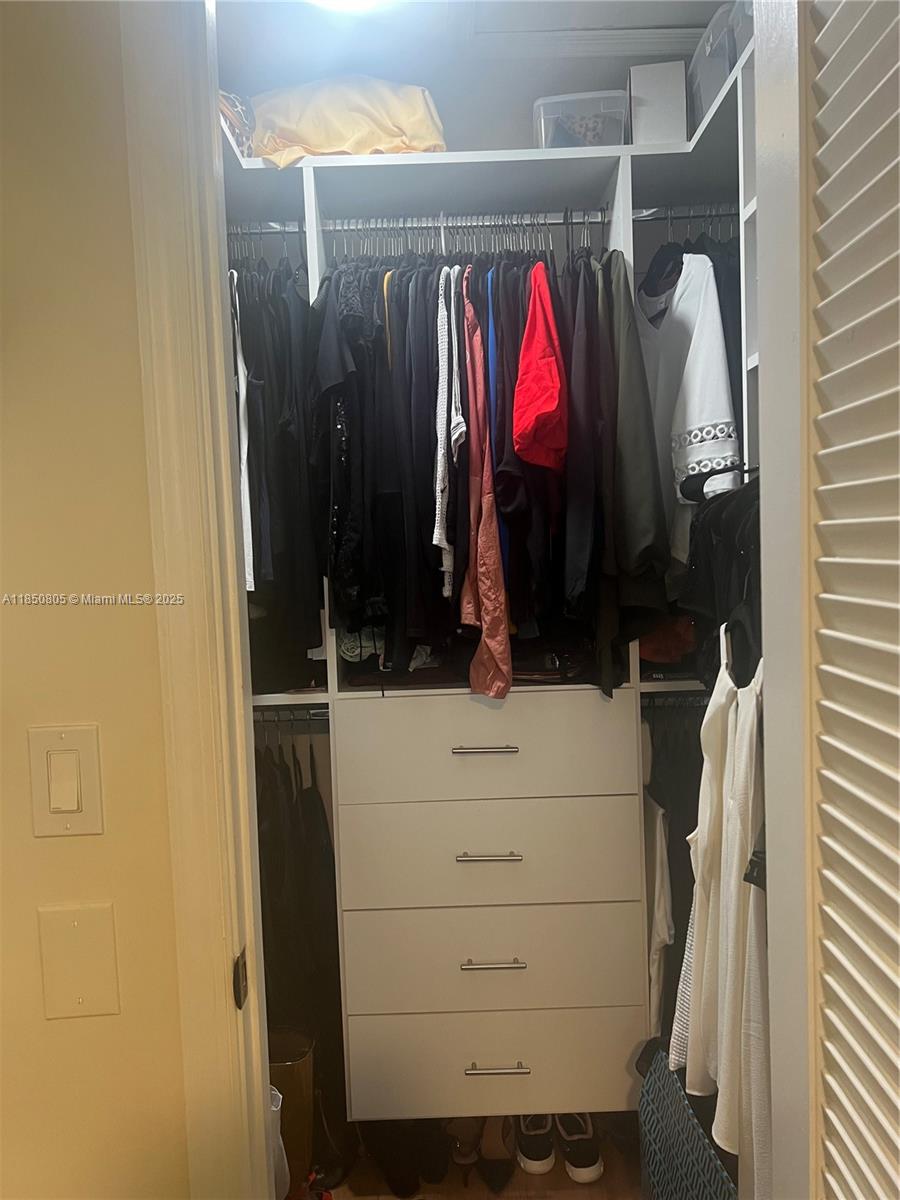 LAUDERDALE WEST 2 SEC - Residential