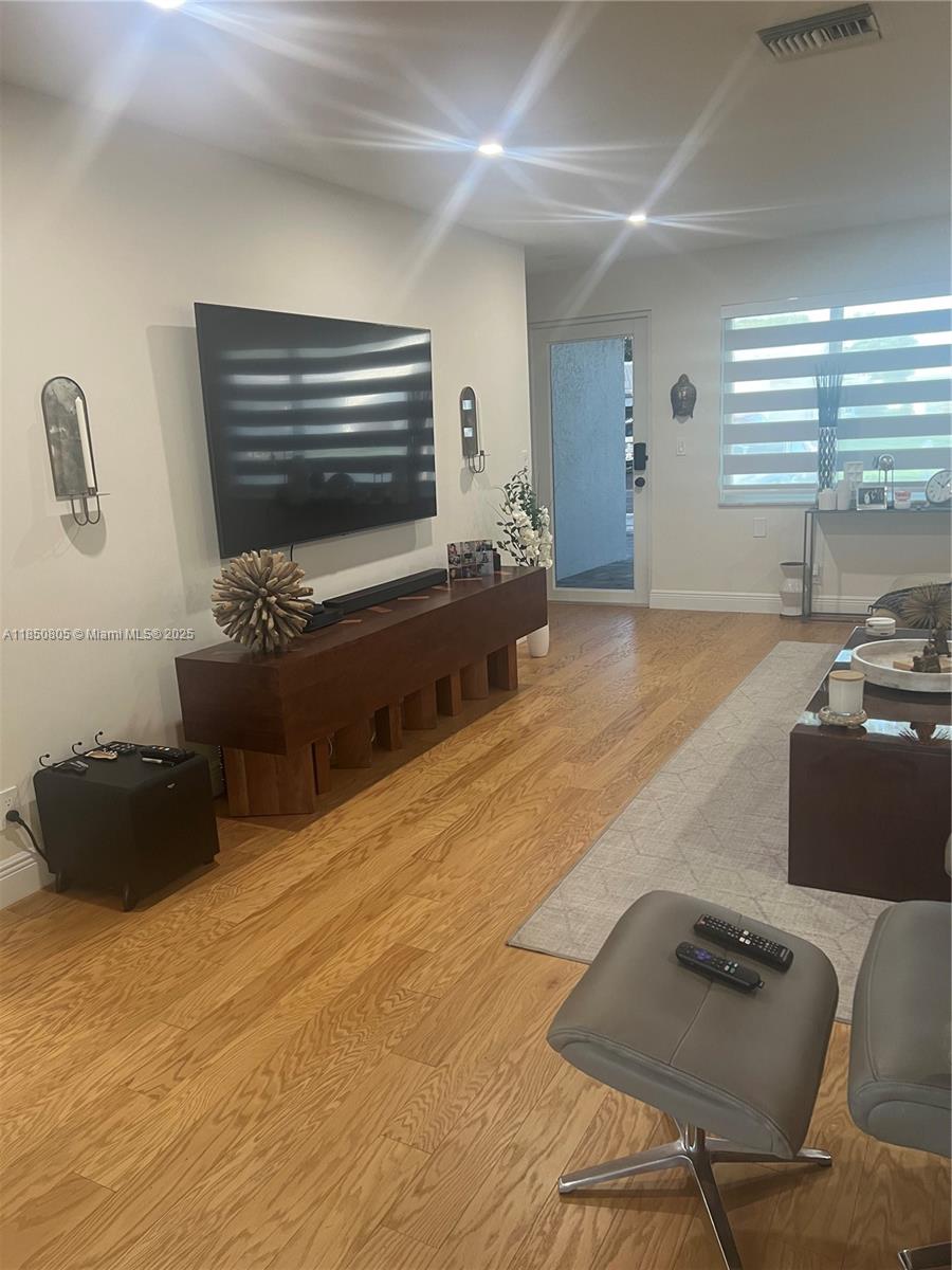 LAUDERDALE WEST 2 SEC - Residential