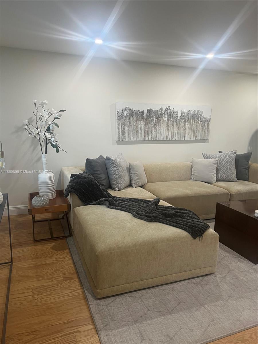 LAUDERDALE WEST 2 SEC - Residential