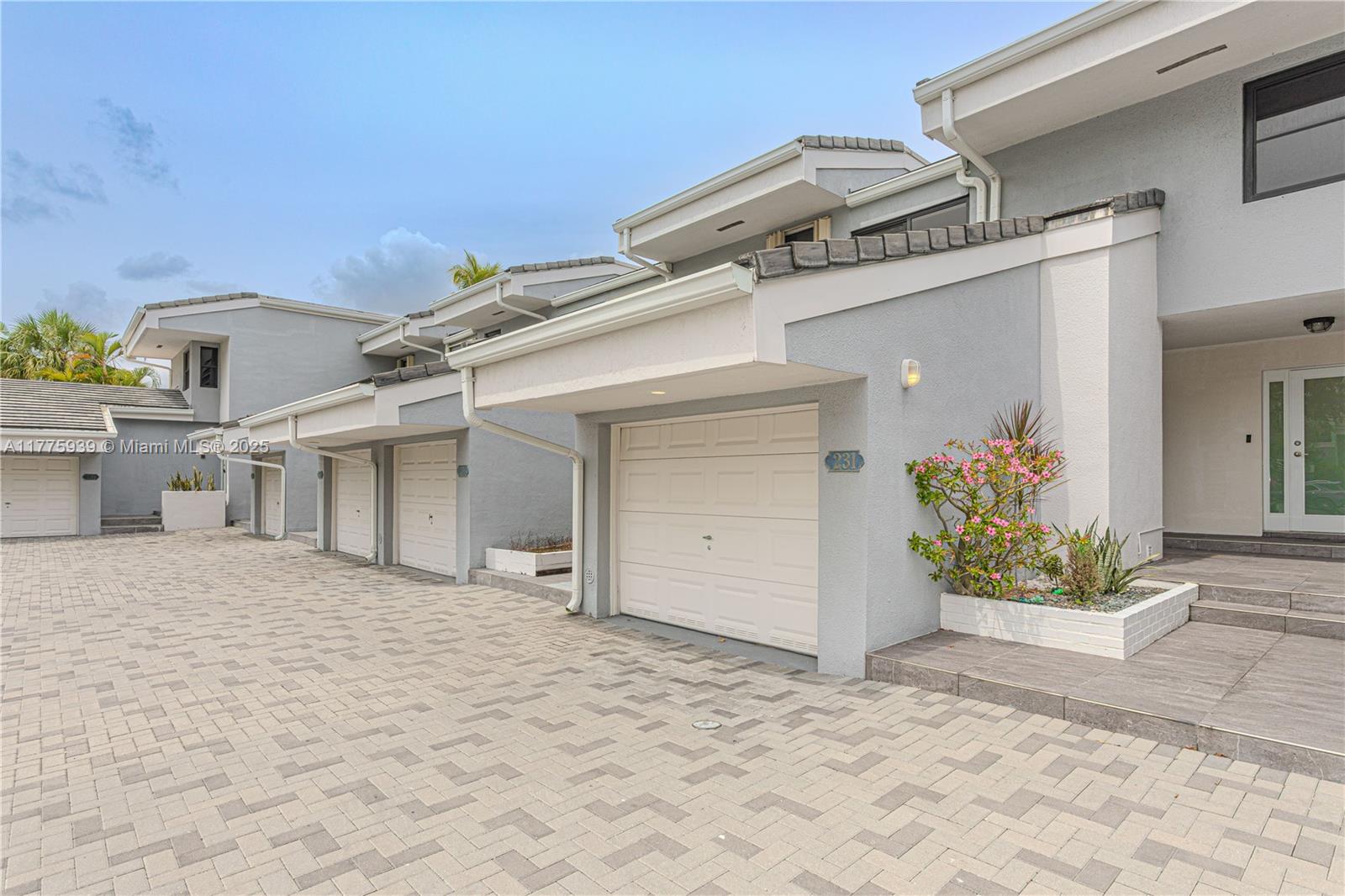 231 S Poinciana Dr 401