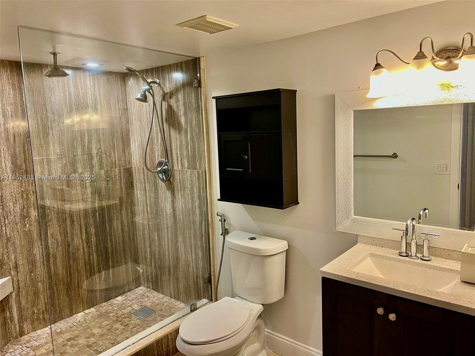 BLDG 130 OF COUNTRY CLUB - Residential Lease