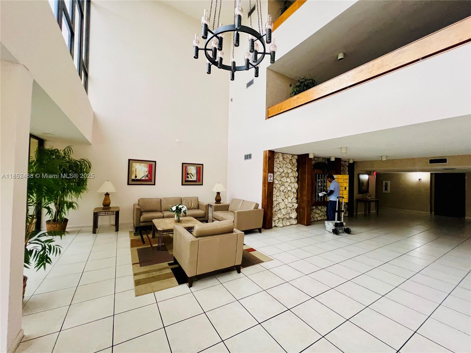 BLDG 130 OF COUNTRY CLUB - Residential Lease