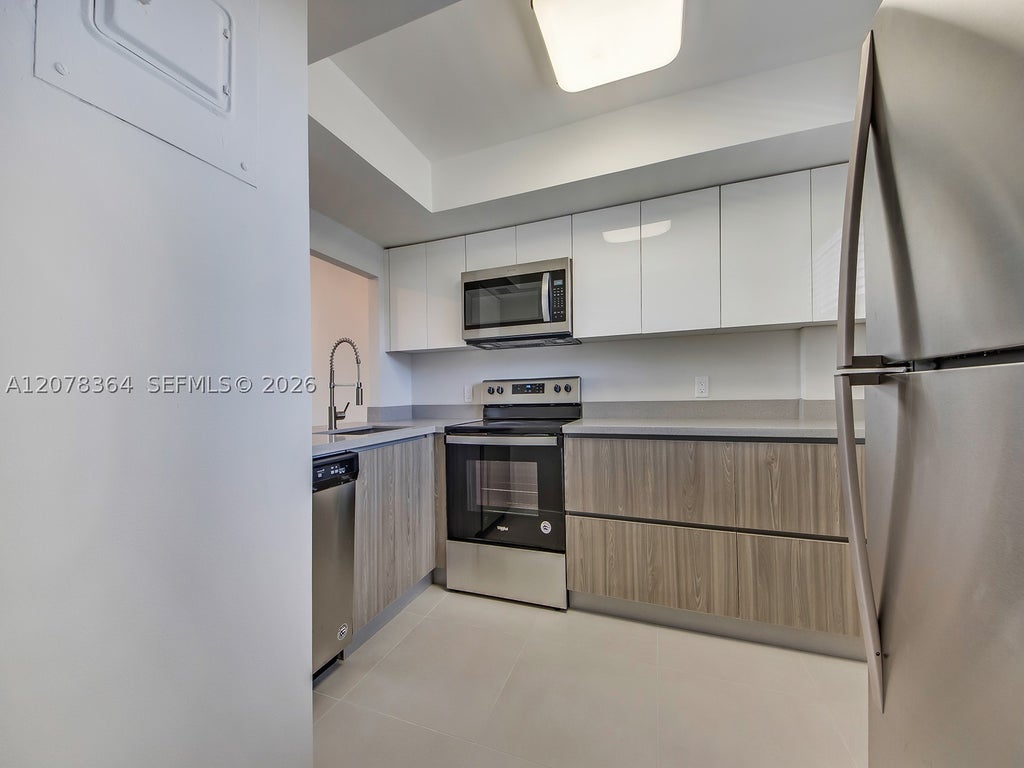 Photo of 108 Royal Park Dr #3G, Oakland Park, FL 33309 (MLS # A12078364)
