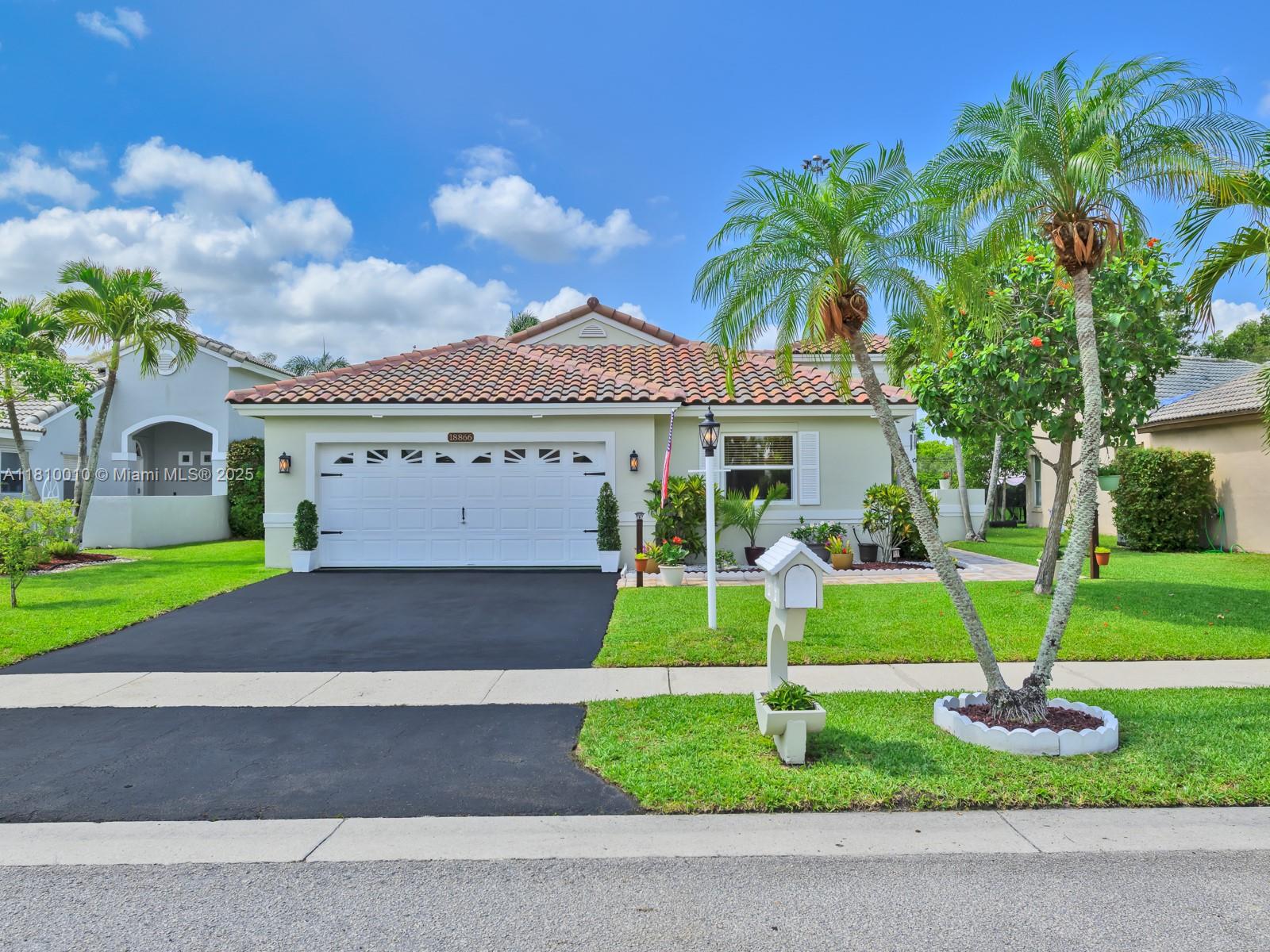 18866 Nw 1st St, Pembroke Pines, Miami-Dade County, Florida - 5 Bedrooms  
2 Bathrooms - 
