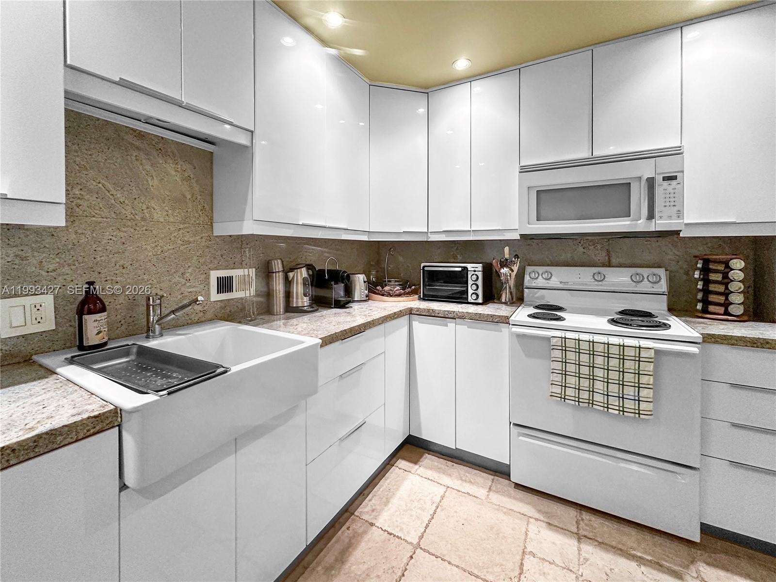 THE PLAZA OF BAL HARBOUR - Residential