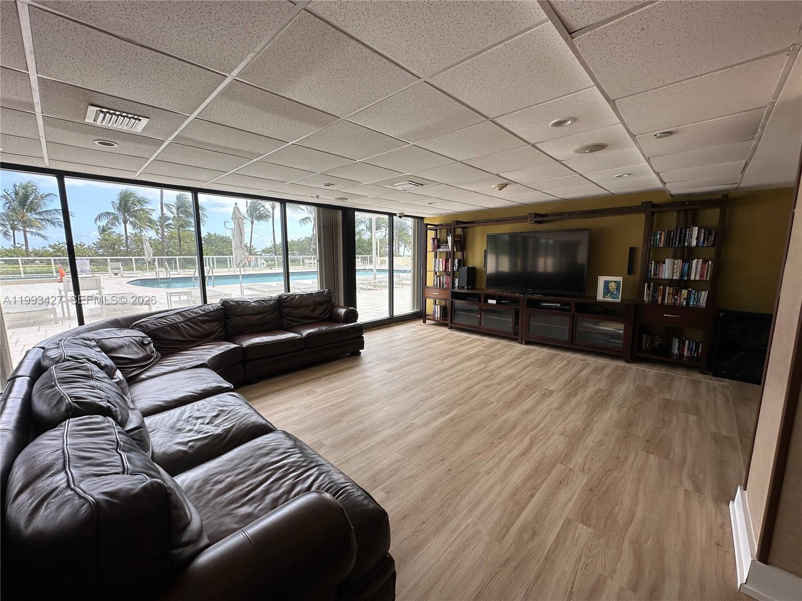 THE PLAZA OF BAL HARBOUR - Residential