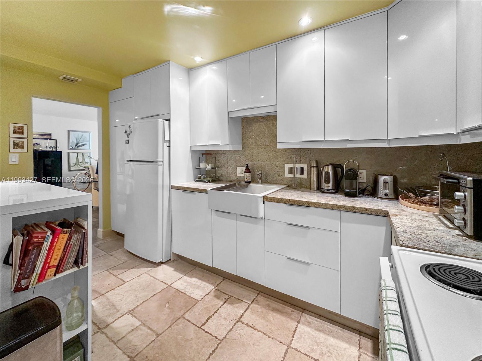 THE PLAZA OF BAL HARBOUR - Residential