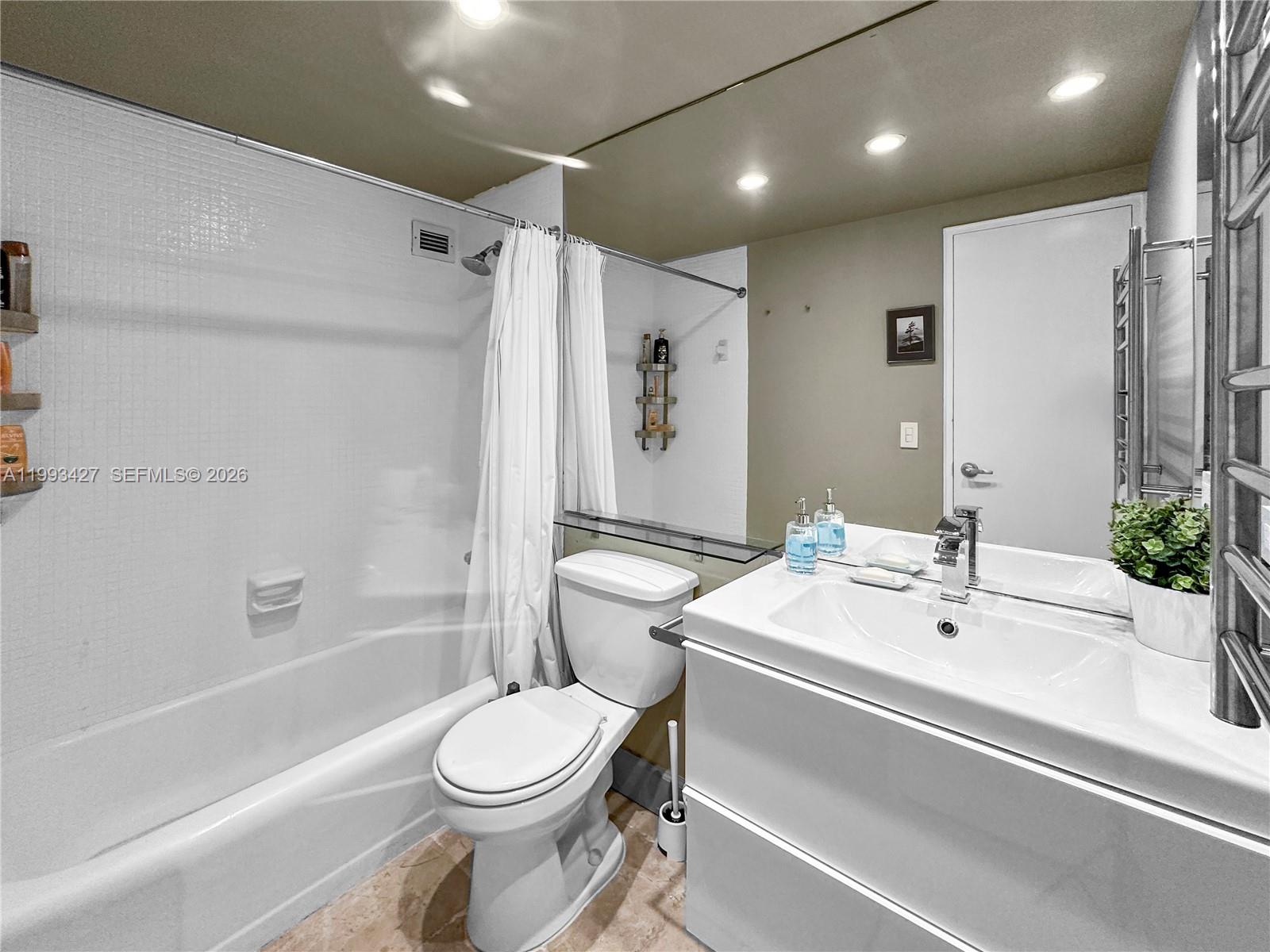 THE PLAZA OF BAL HARBOUR - Residential