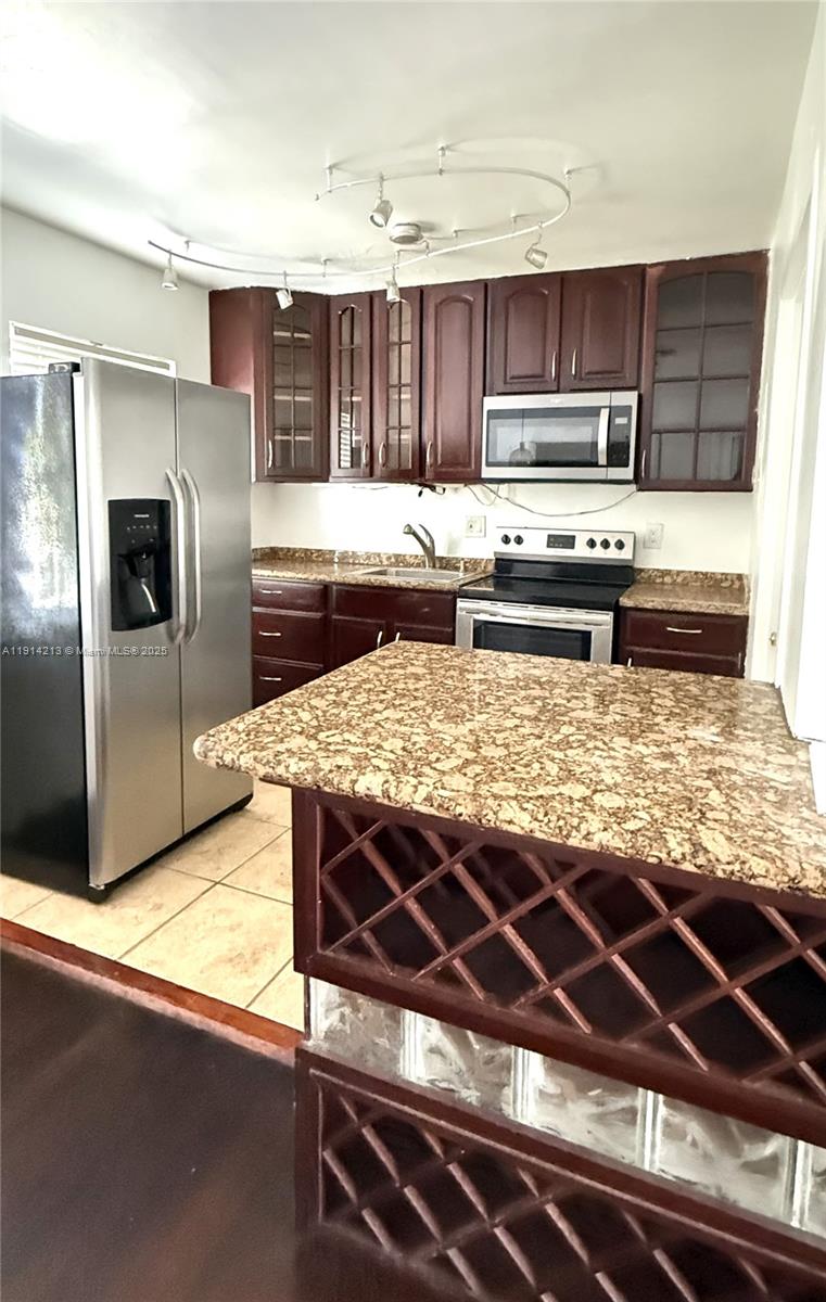 SHORES PLAZA EAST CONDO - Residential Lease