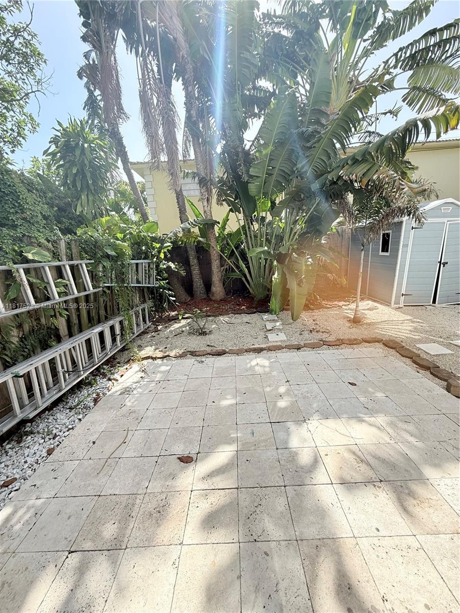CAMINO DEL QUINTA - Residential Lease