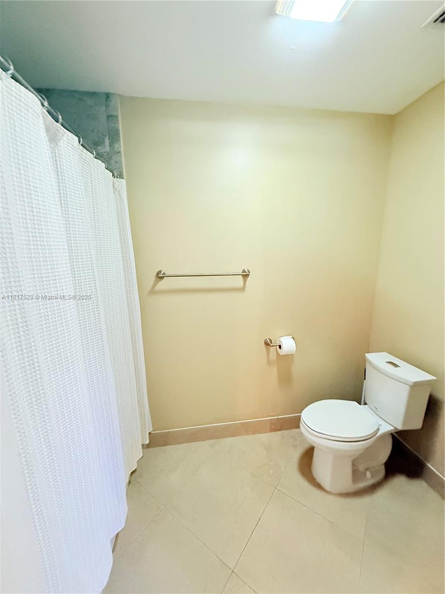 CAMINO DEL QUINTA - Residential Lease