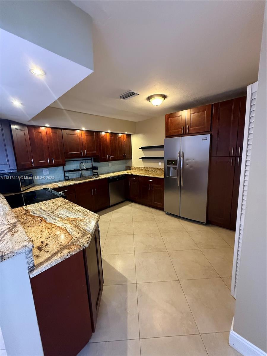 CAMINO DEL QUINTA - Residential Lease