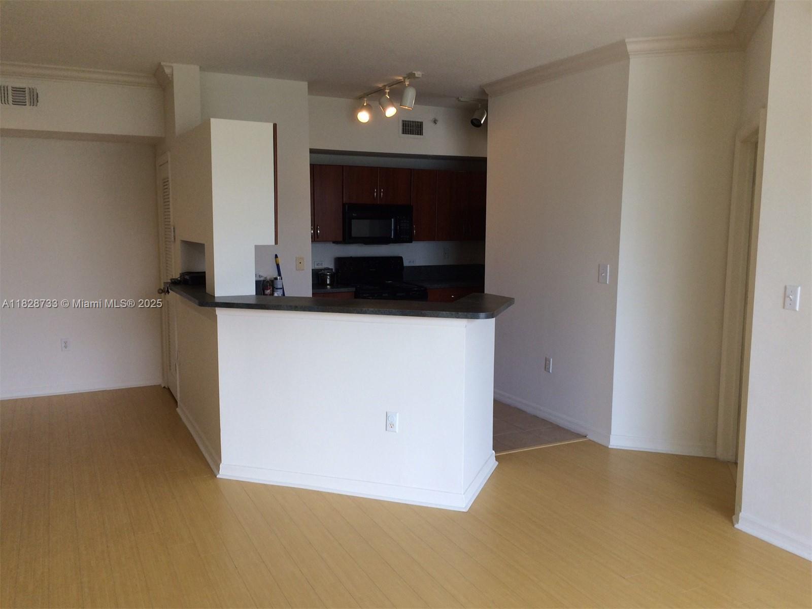 9172 Collins Ave 402