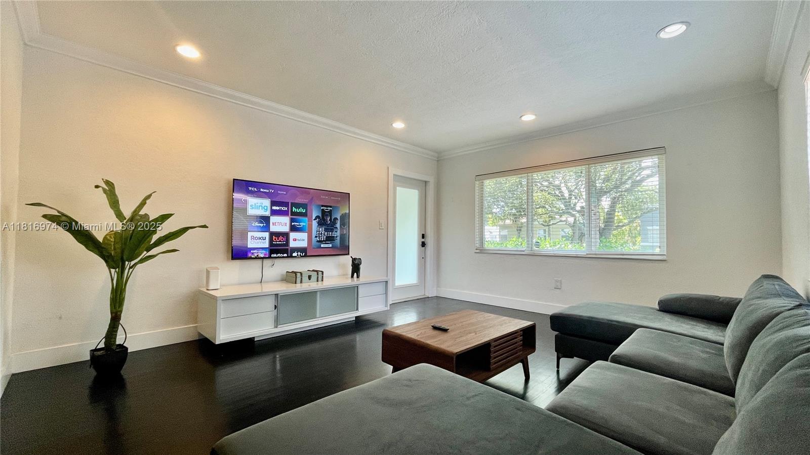 HOLLYWOOD - Residential