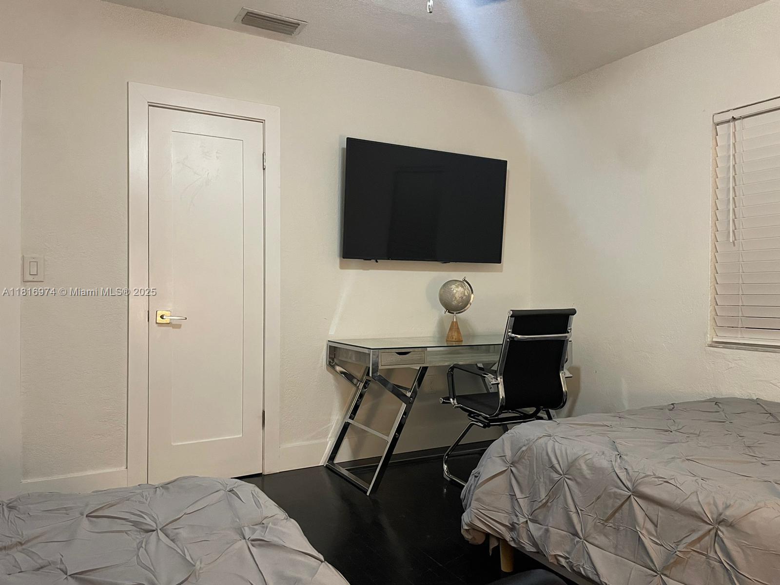 HOLLYWOOD - Residential