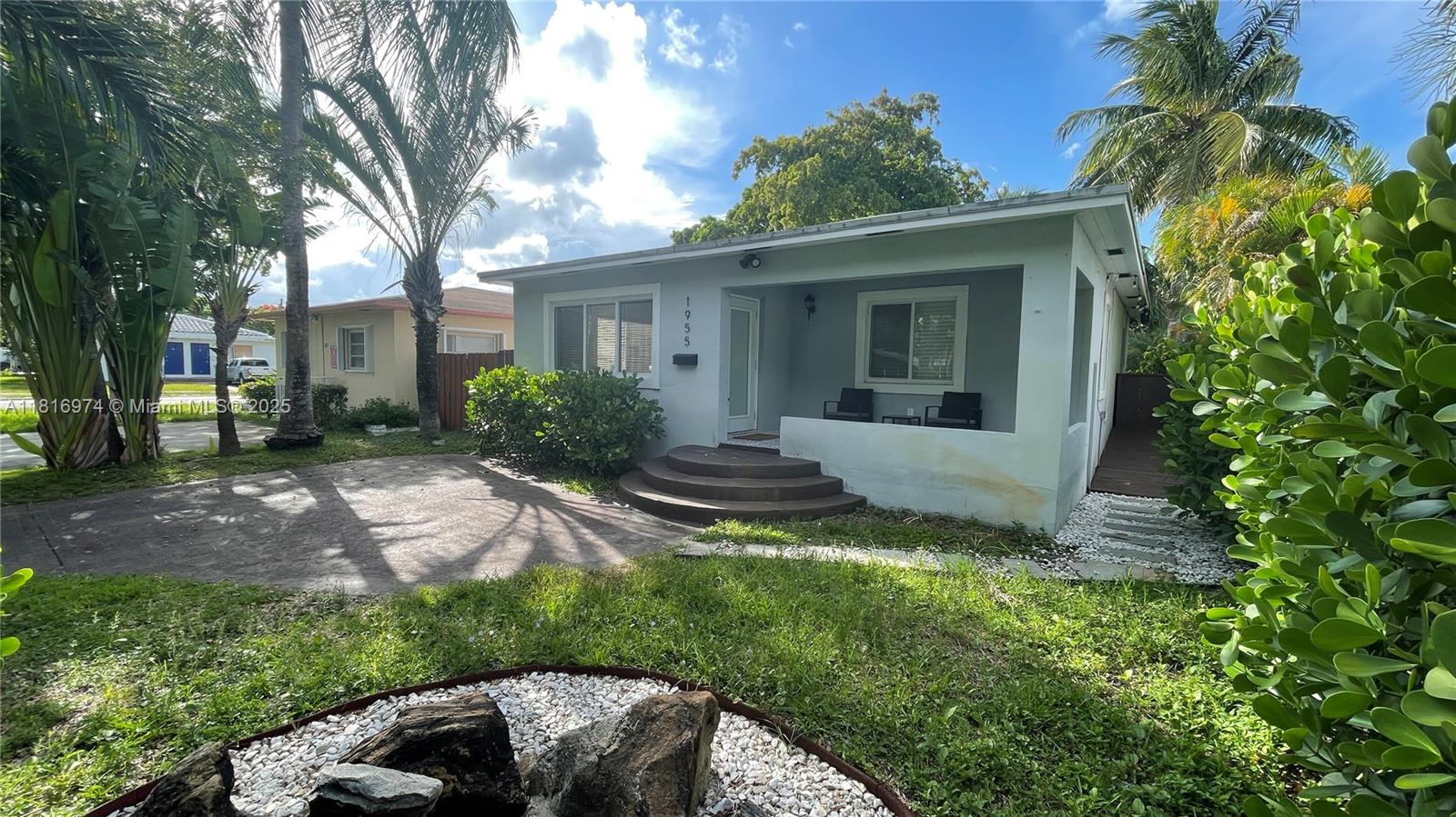 HOLLYWOOD - Residential