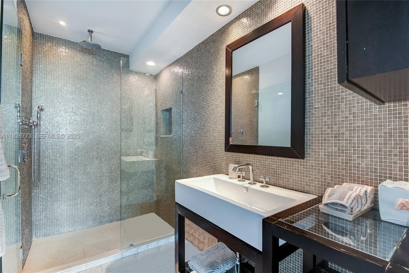 MIRADOR 1000 CONDO - Residential