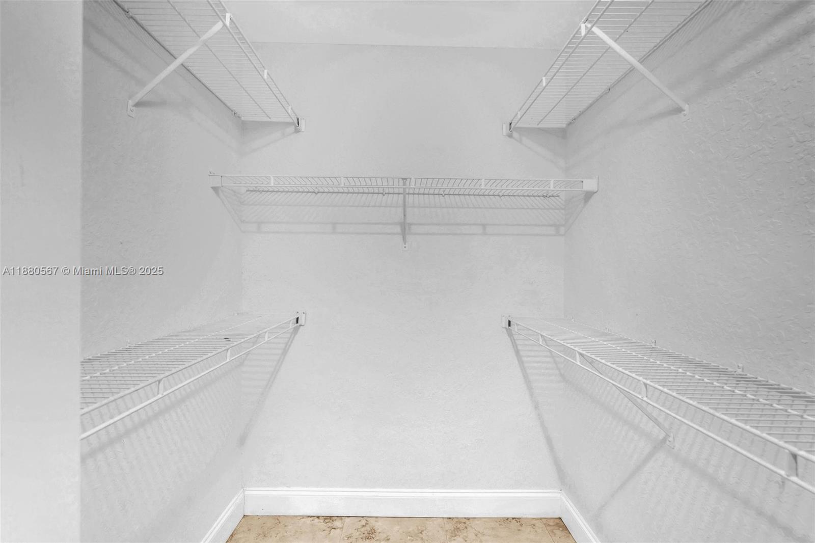 LAKEVIEW CLUB CONDO - Residential Lease