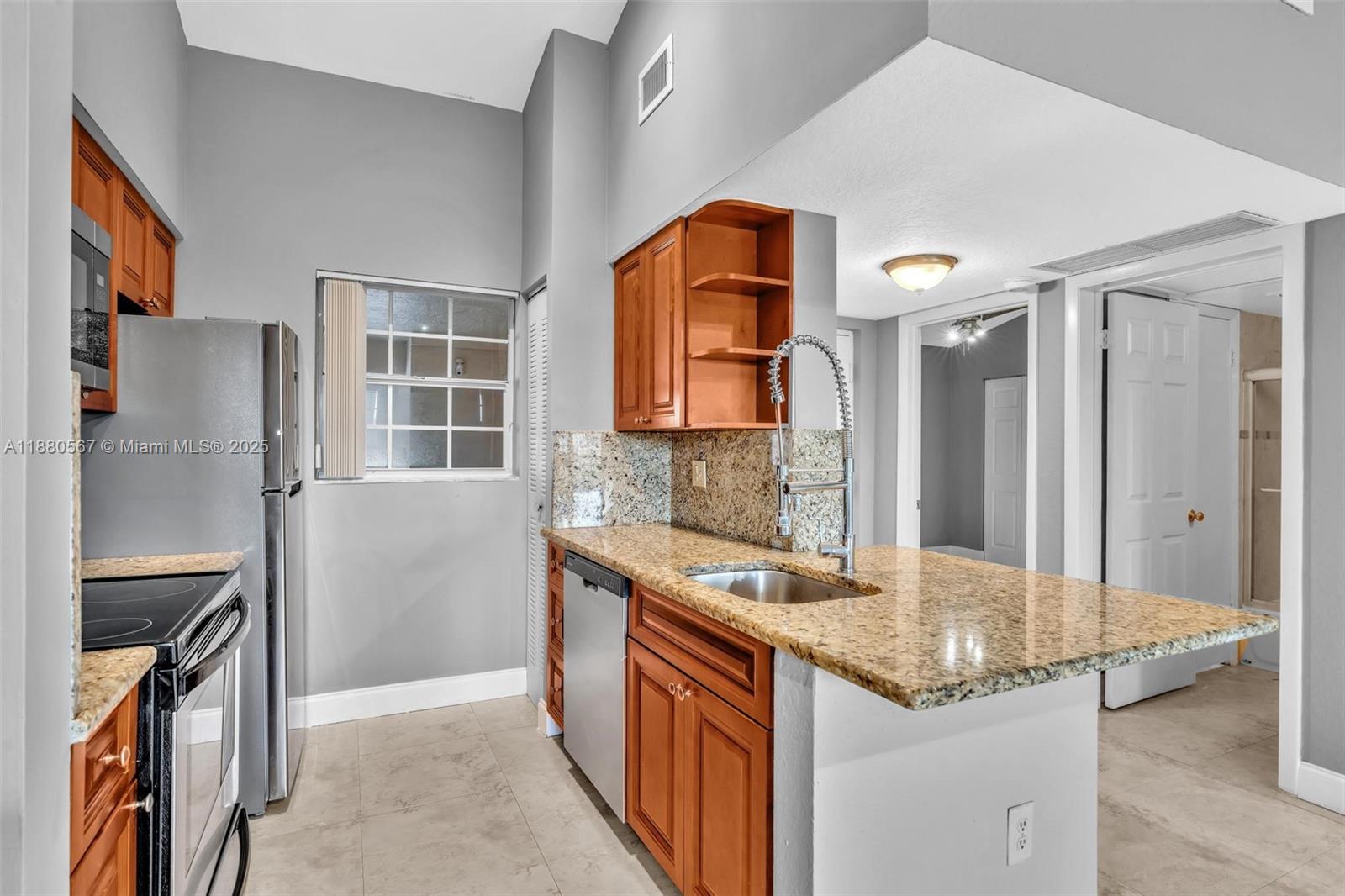 LAKEVIEW CLUB CONDO - Residential Lease