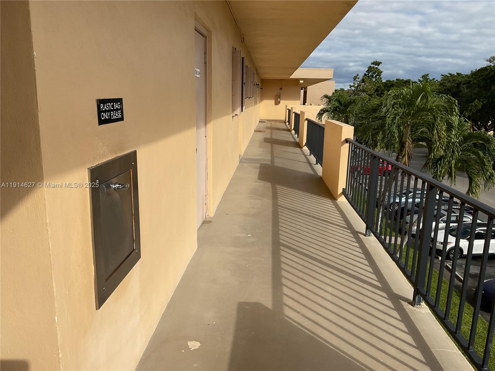 ASHBURY HOUSE WEST - Residential Lease