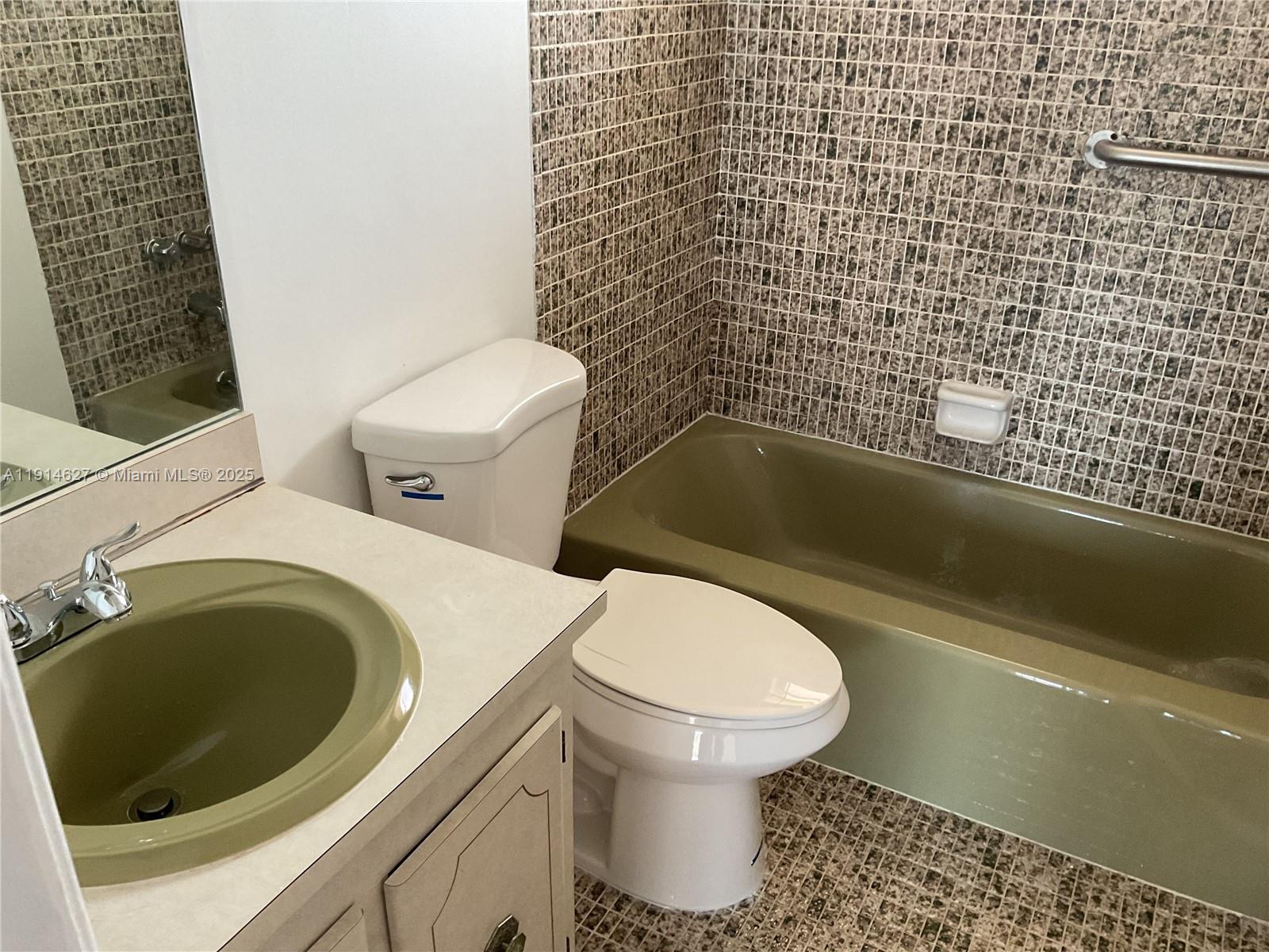 ASHBURY HOUSE WEST - Residential Lease