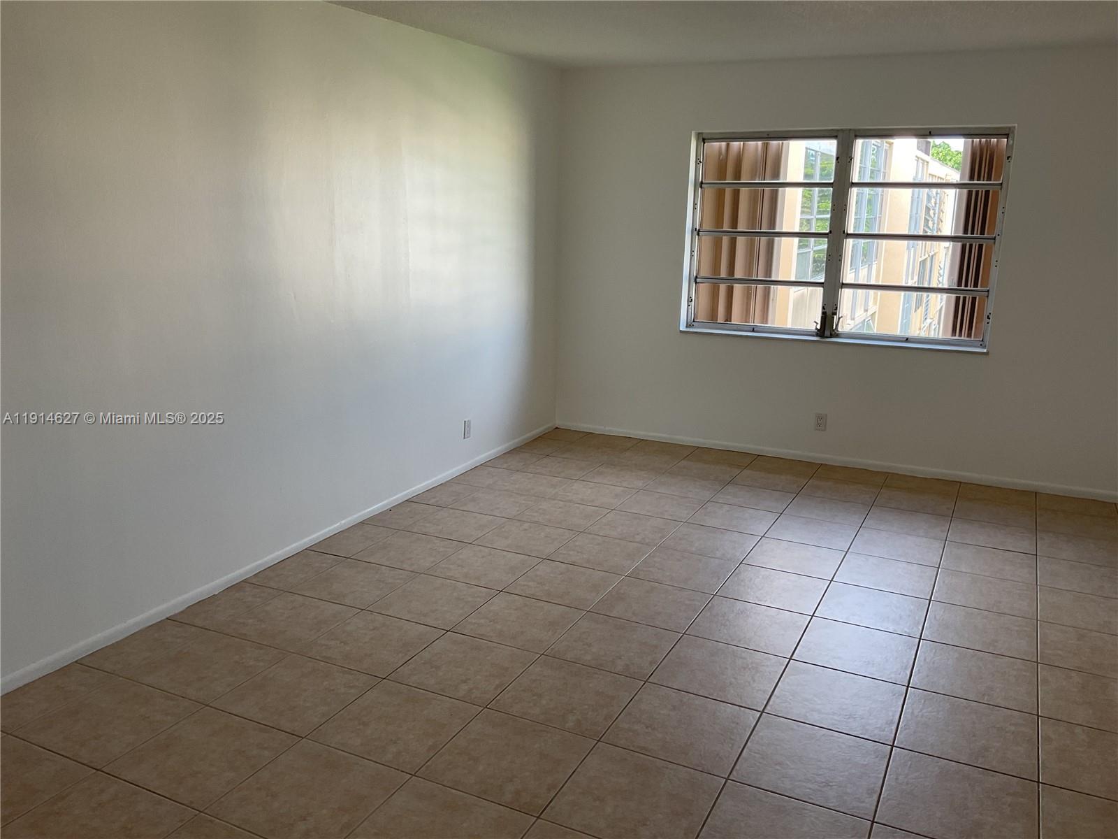 ASHBURY HOUSE WEST - Residential Lease