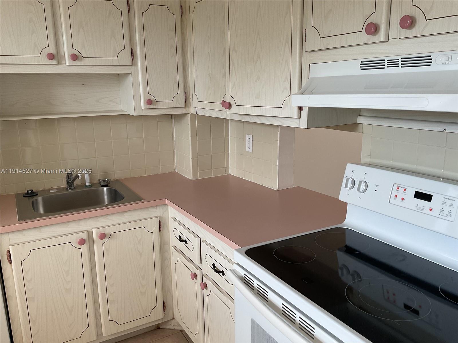 ASHBURY HOUSE WEST - Residential Lease