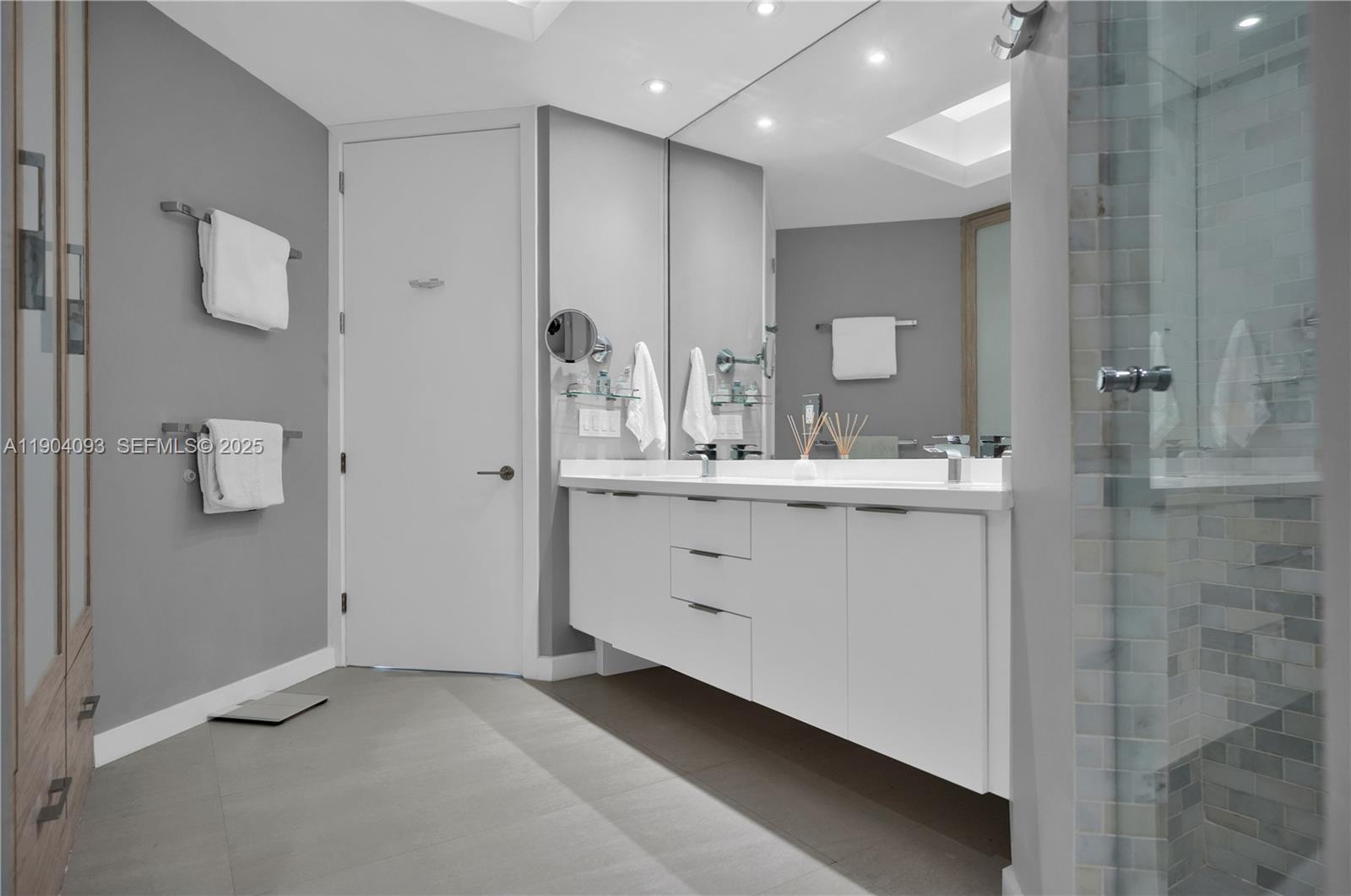 CONTINUUM ON SOUTH BEACH - Residential