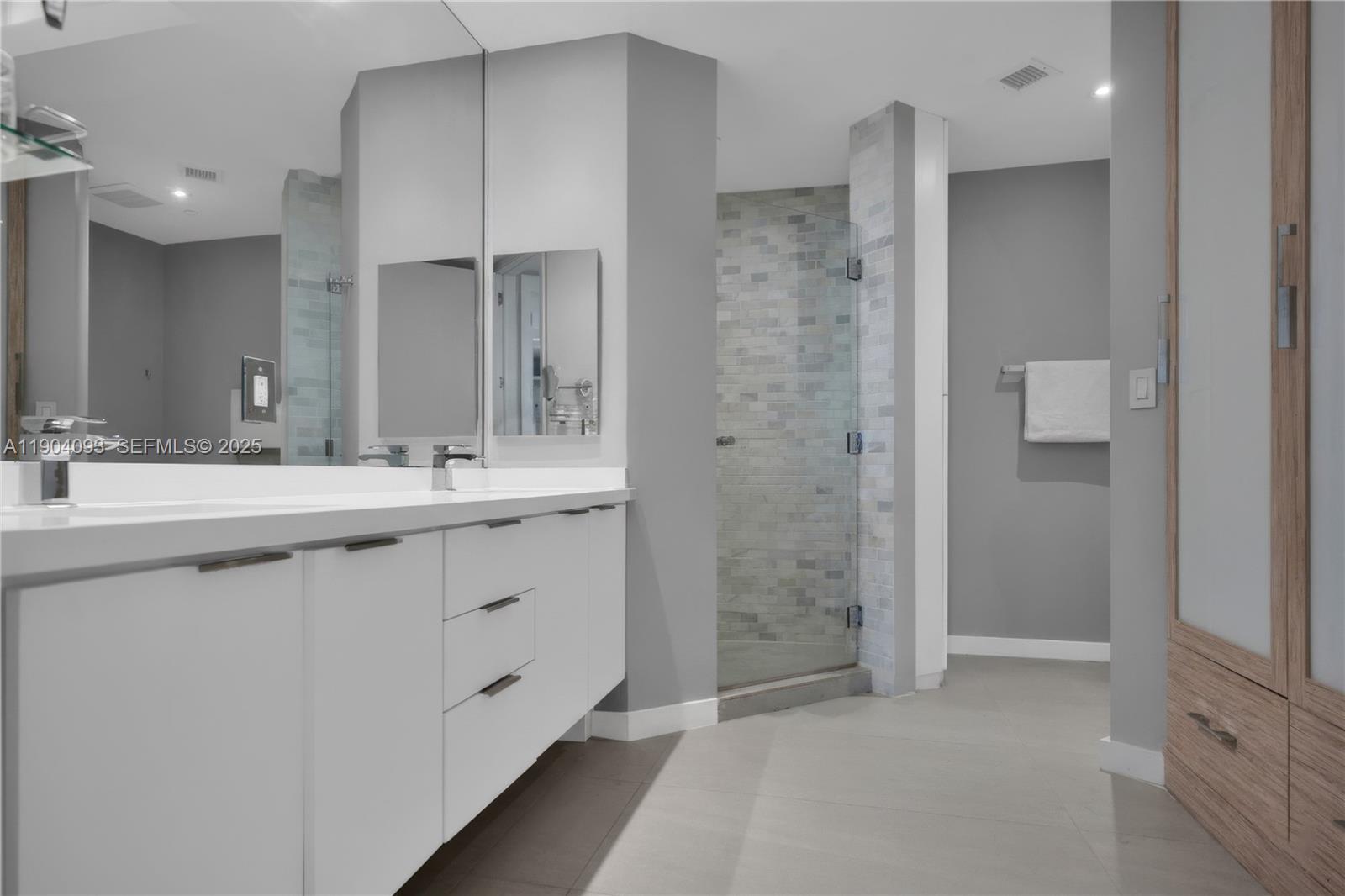 CONTINUUM ON SOUTH BEACH - Residential