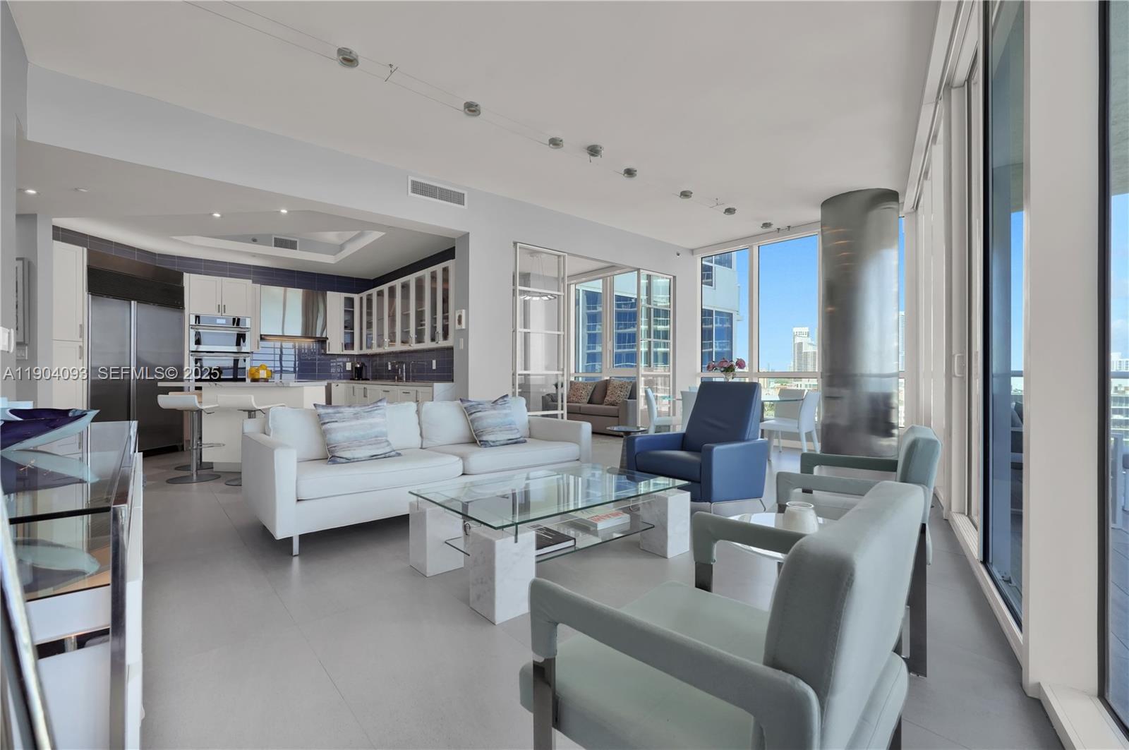 CONTINUUM ON SOUTH BEACH - Residential