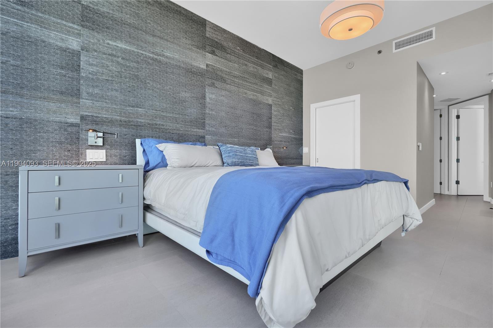 CONTINUUM ON SOUTH BEACH - Residential