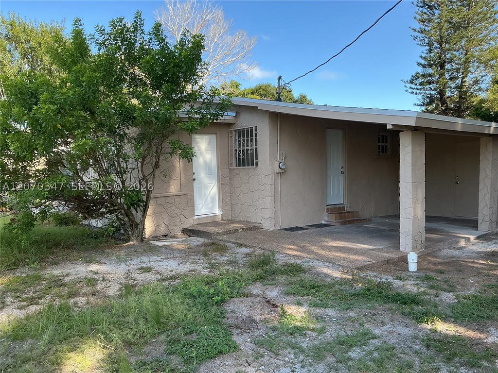 Photo of 2605 Avenue F, Fort Pierce, FL 34947 (MLS # A12070347)